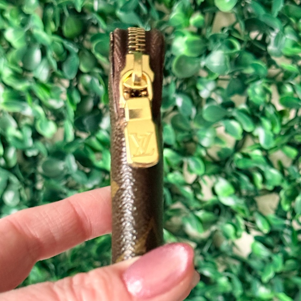 Louis Vuitton Monogram Zip Around Vintage Key Pouch with NEW Hardware! - Picture 10 of 10